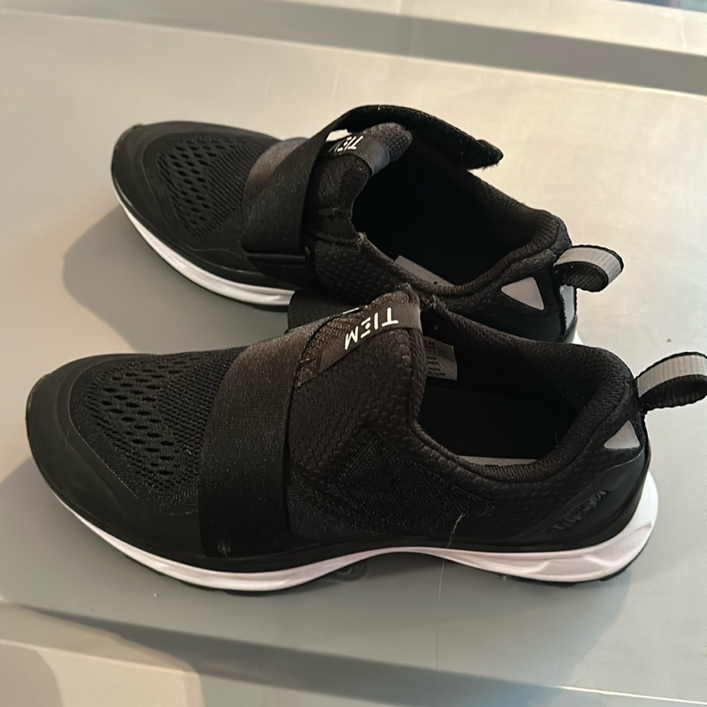 Women’s size 6.5 time spin shoes -used at cycle bar -barely worn -ships fast!